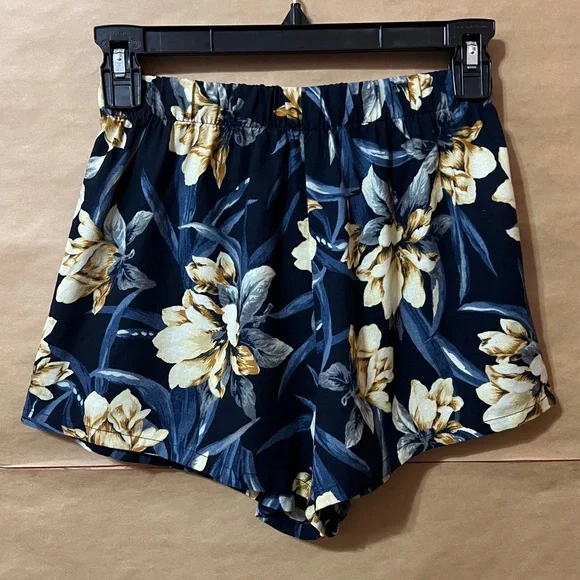 Reformation | Oahu Floral Matching Set Two Piece Button Up Top & Shorts Size XS - Picture 12 of 16